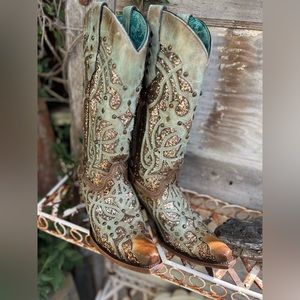 Corral Women's Mint Glitter Inlay Western Boots!